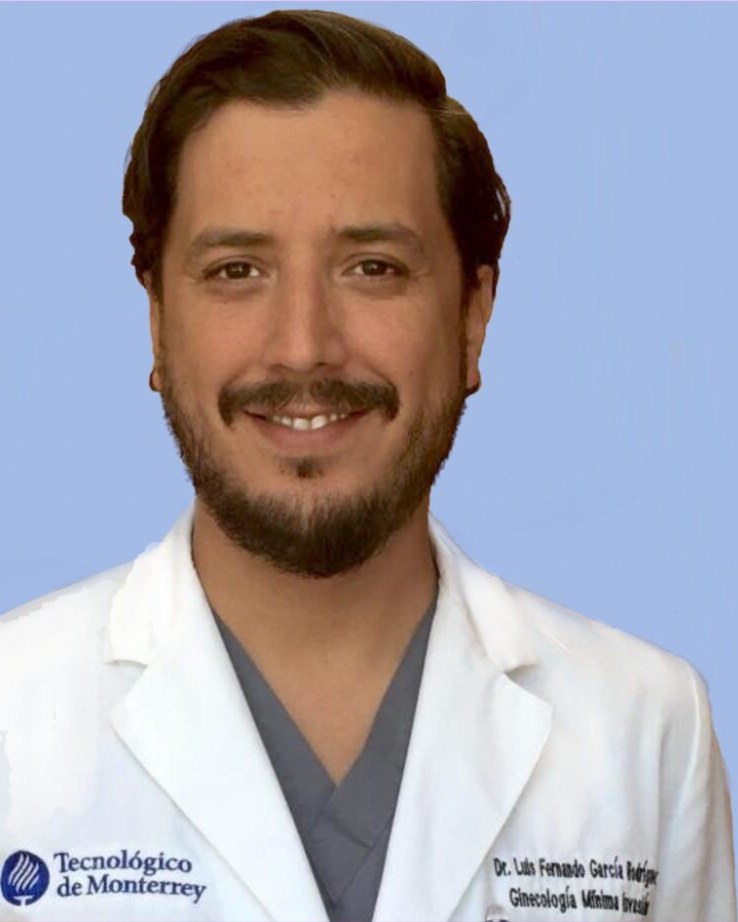 dr luis fernando garcia ginecologo monterrey Dr. Luis Fernando García Rodríguez, ginecólogo en Monterrey, con bata médica